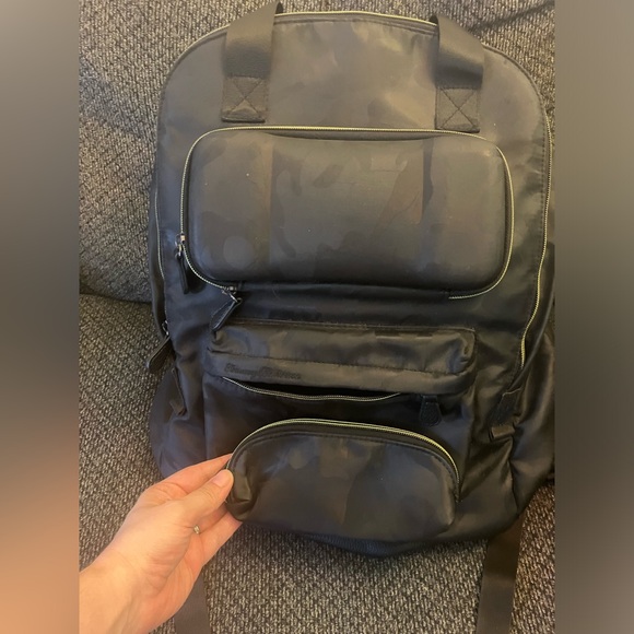 Tommy bahama dark camouflage black & grey multi pocket backpack! - Picture 2 of 13